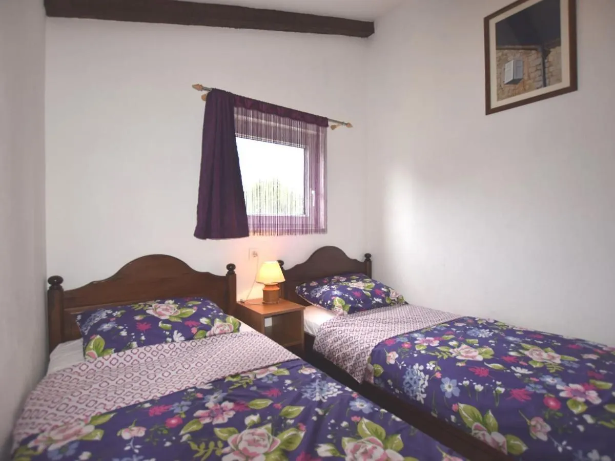 Apartment In Holiday Home With Private Pool Banjole