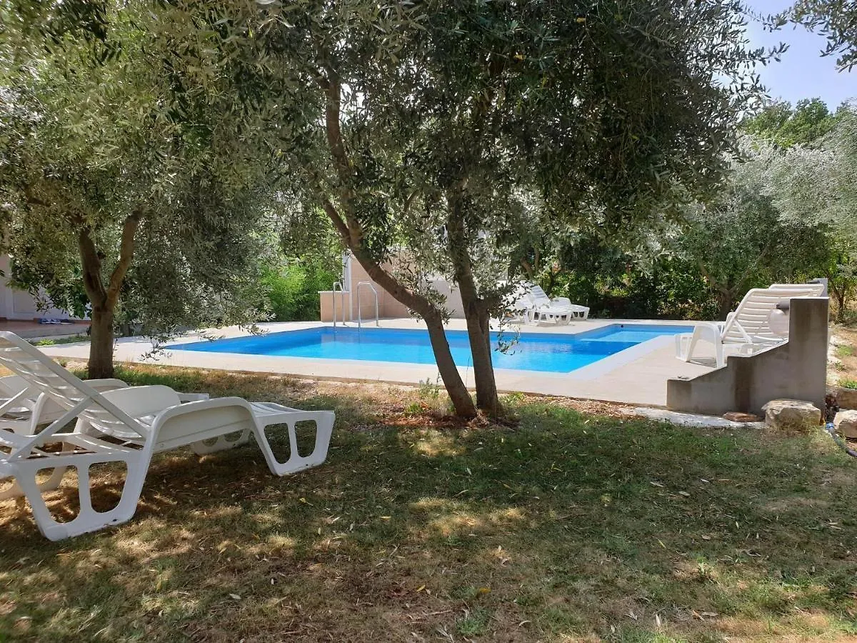 Apartment In Holiday Home With Private Pool Banjole