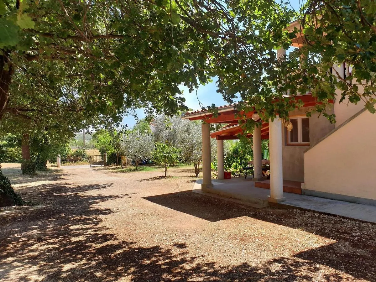 Apartment In Holiday Home With Private Pool Banjole