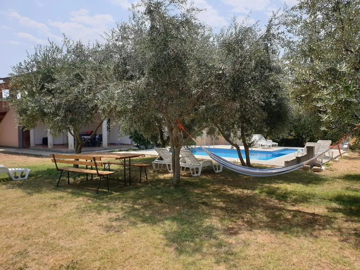 Apartment In Holiday Home With Private Pool Banjole