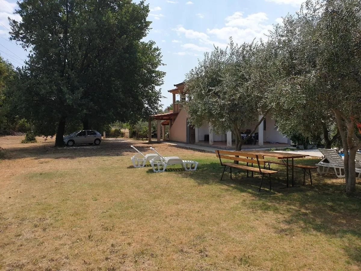 Apartment In Holiday Home With Private Pool Banjole