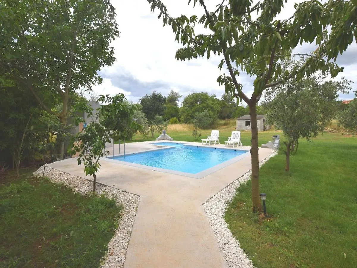 Apartment In Holiday Home With Private Pool Banjole