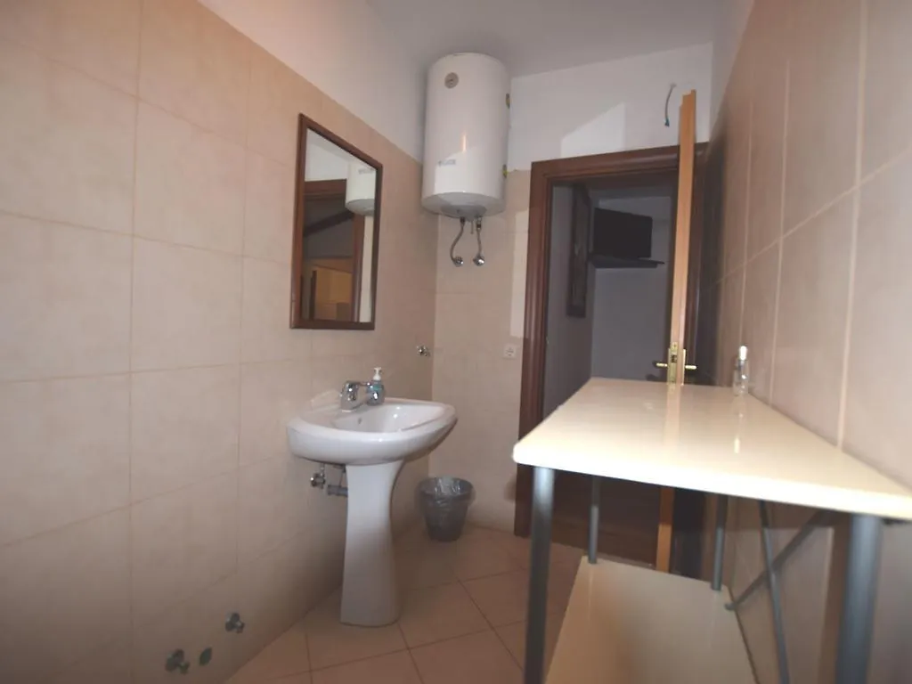 Apartment In Holiday Home With Private Pool Banjole
