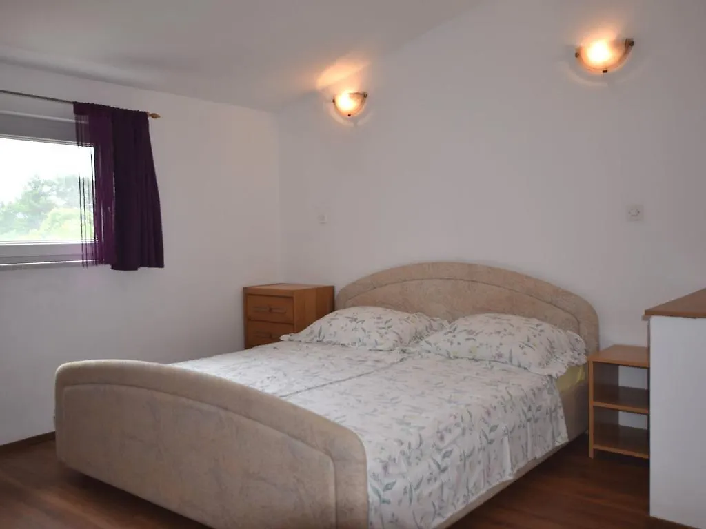 Apartment In Holiday Home With Private Pool Banjole