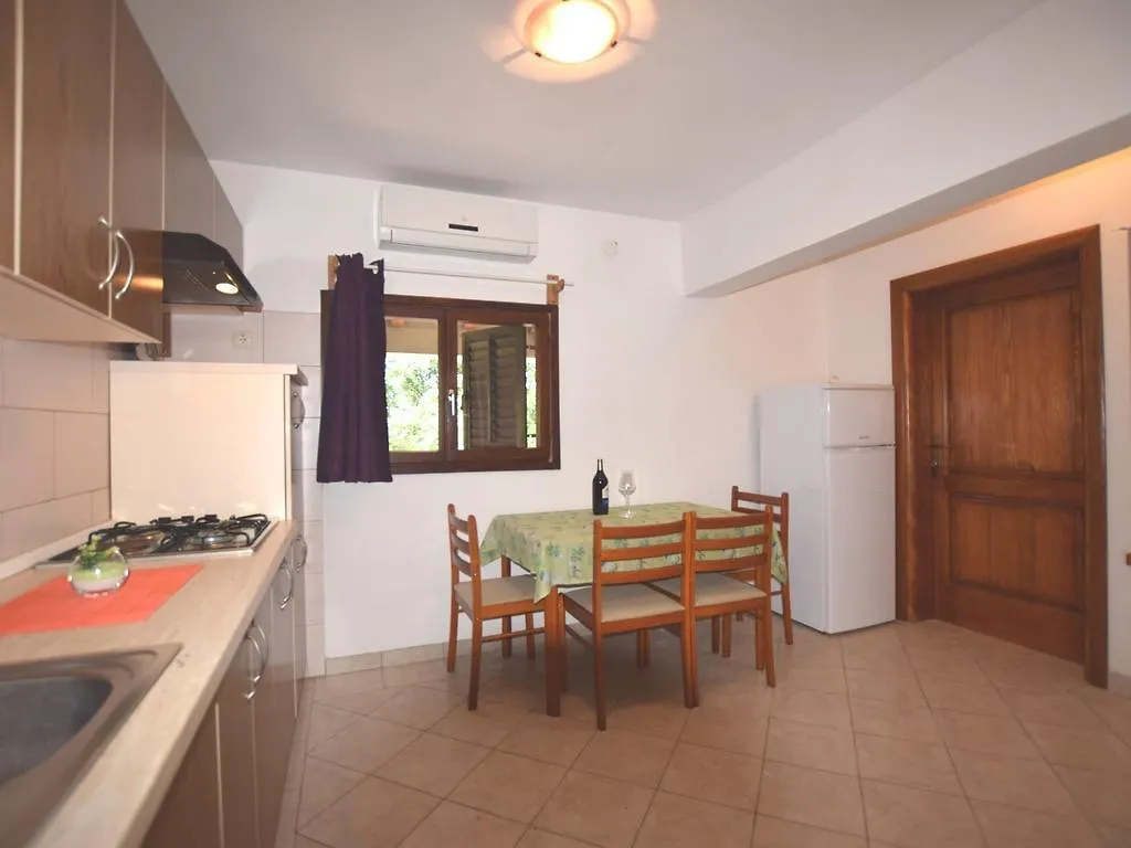 Apartment In Holiday Home With Private Pool Banjole