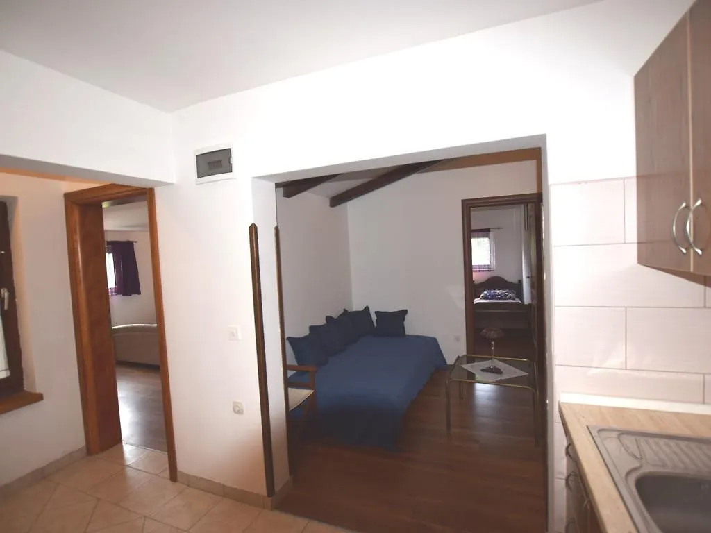 Apartment In Holiday Home With Private Pool Banjole