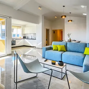 Macuka- New And Luxury, Near Apartament